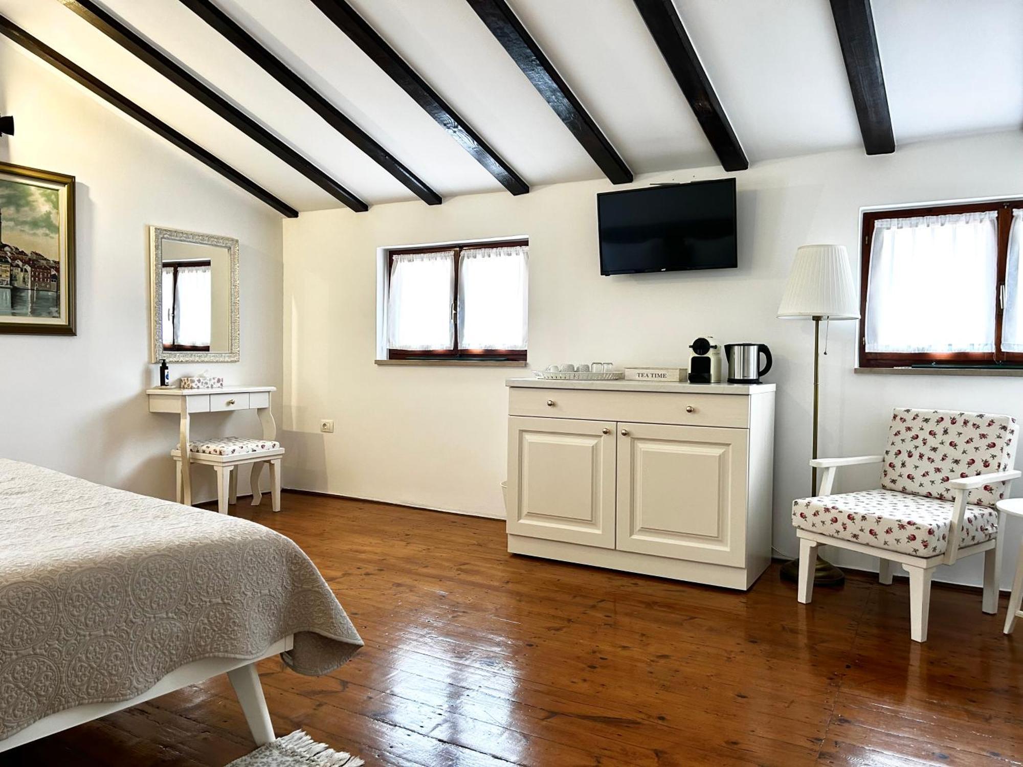Guesthouse Casa Vittoria โรวีน ภายนอก รูปภาพ
