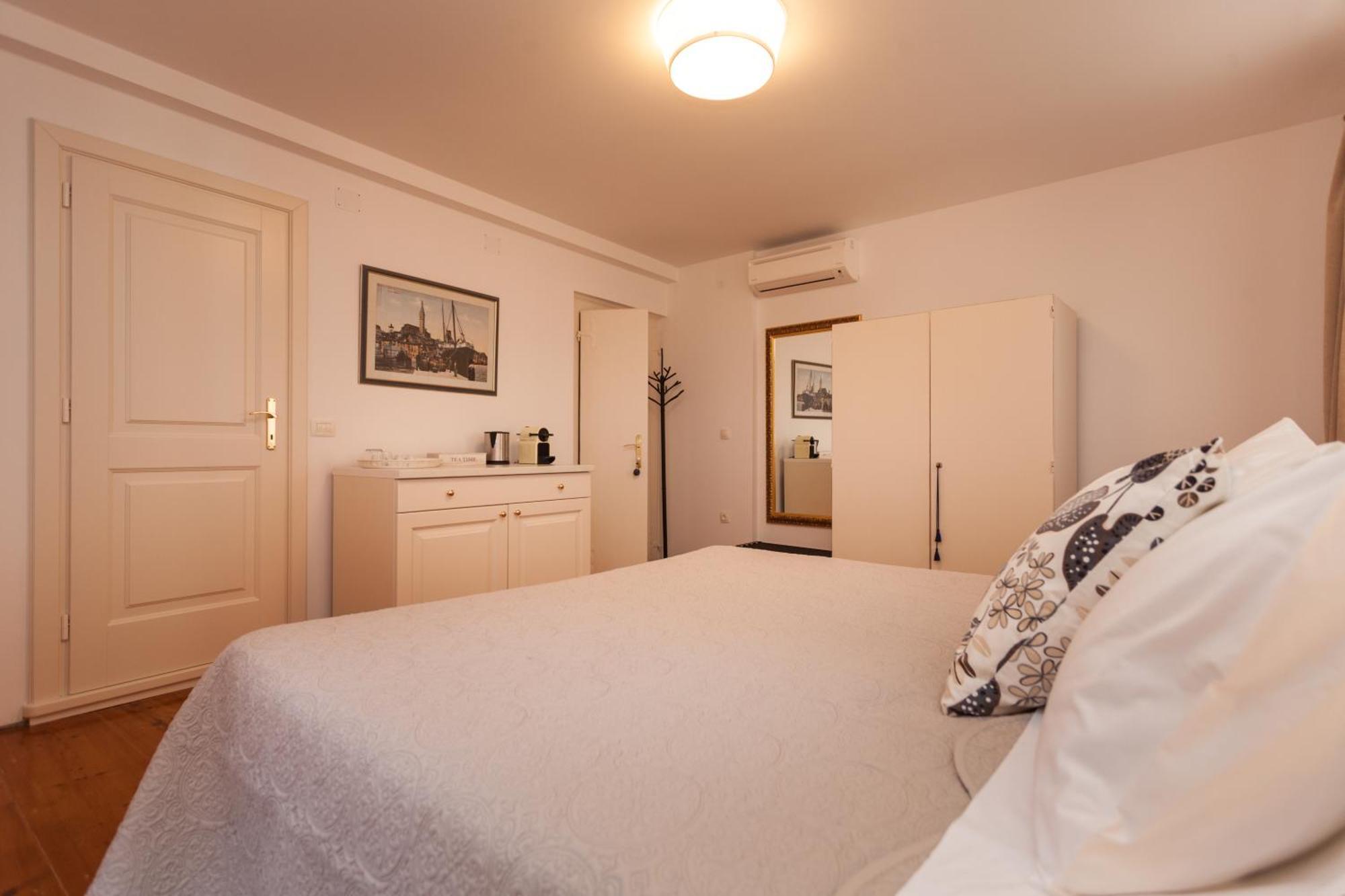 Guesthouse Casa Vittoria โรวีน ภายนอก รูปภาพ