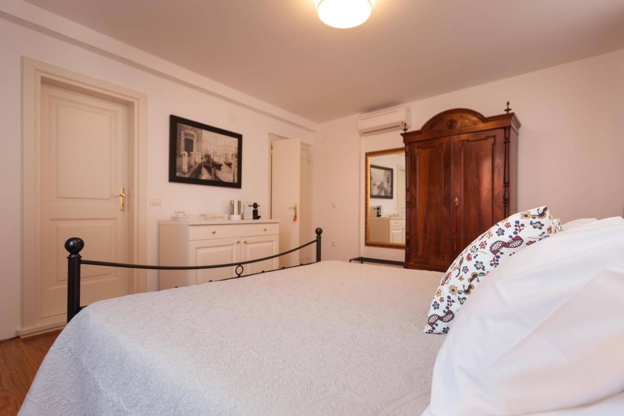 Guesthouse Casa Vittoria โรวีน ภายนอก รูปภาพ
